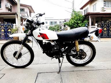 Yamaha dt 100..สีขาว ใบทะเบียนแท้รุ่นแรก (บัตรเจ้าของตามไม่เจอ) ราคา 14,500 บาท