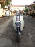  Honda C70 สีเทาเข้มตัดขาว เครื่องดรีมระบบ 4 เกียร์มีท.บ.โอนได้ ราคา 22,500 บาท